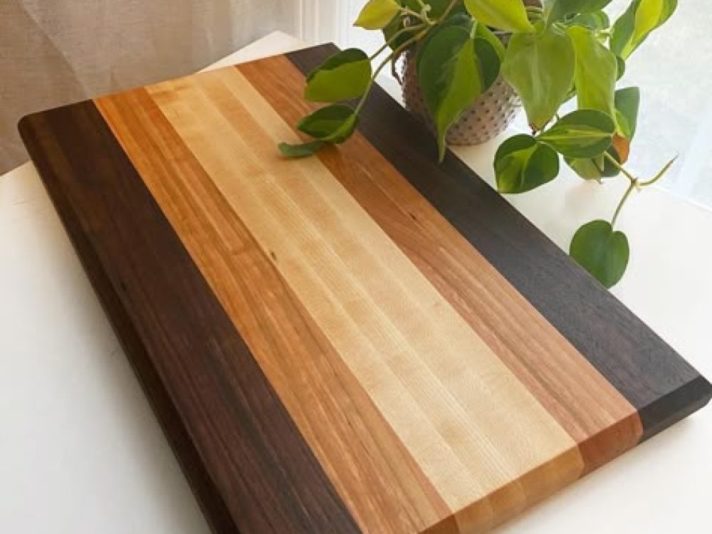 Plan à découper avec plusieurs essences de bois